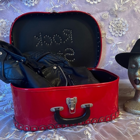 Rock Star and Princess Fun Character Suitcases - Picture 4 of 13